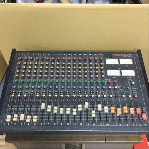 TASCAM ミキサー M-216